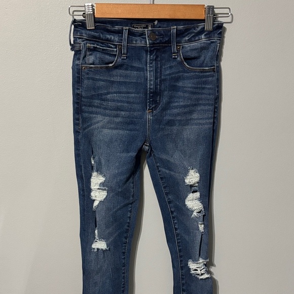 Abercrombie & Fitch jeans women’s size 00 simone ripped Distressed Skinny - Picture 2 of 11